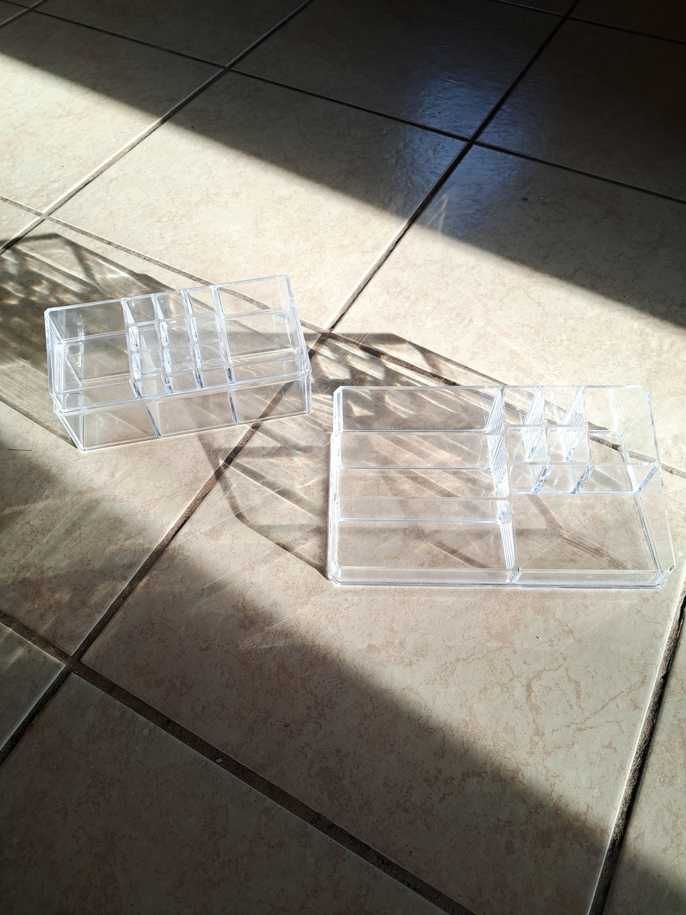 Clear Acrylic Makeup & Desk Organizer Tray - Transparent Storage for Cosmetics